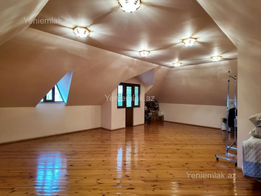 Satılır 6 otaqlı həyət evi 214 m²