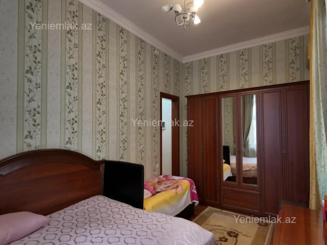 Satılır 6 otaqlı həyət evi 214 m²