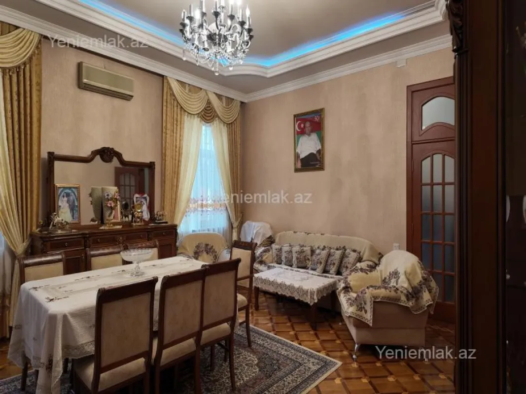 Satılır 6 otaqlı həyət evi 214 m²