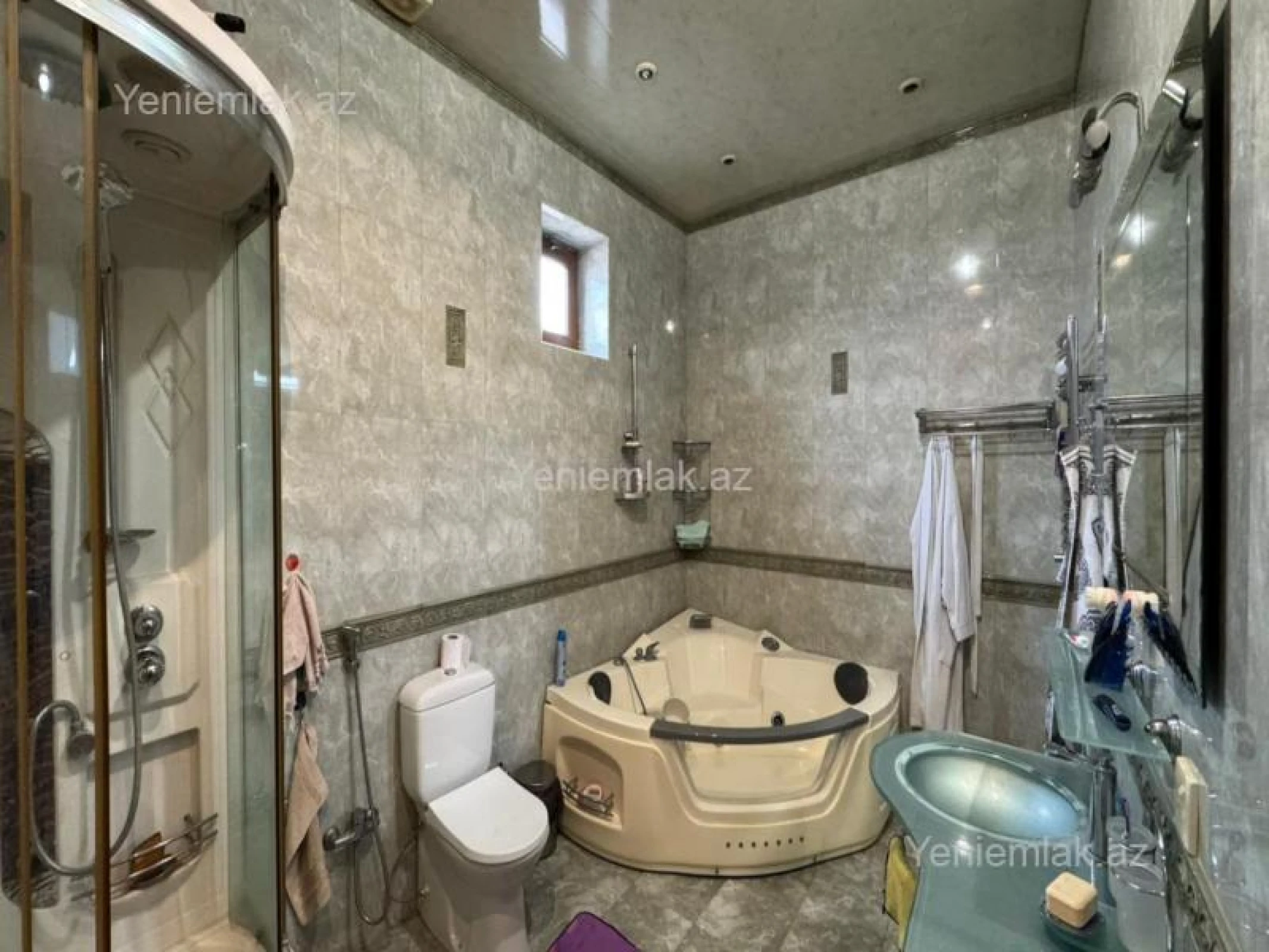 Satılır 6 otaqlı həyət evi 214 m²
