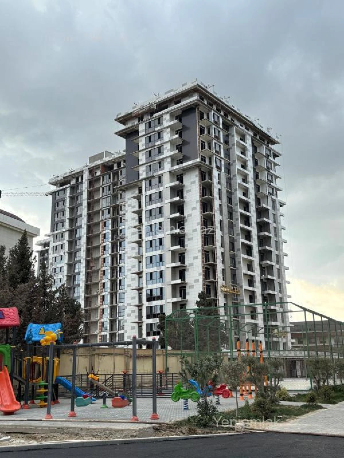 Satılır 3 otaqlı yeni tikili 145 m²