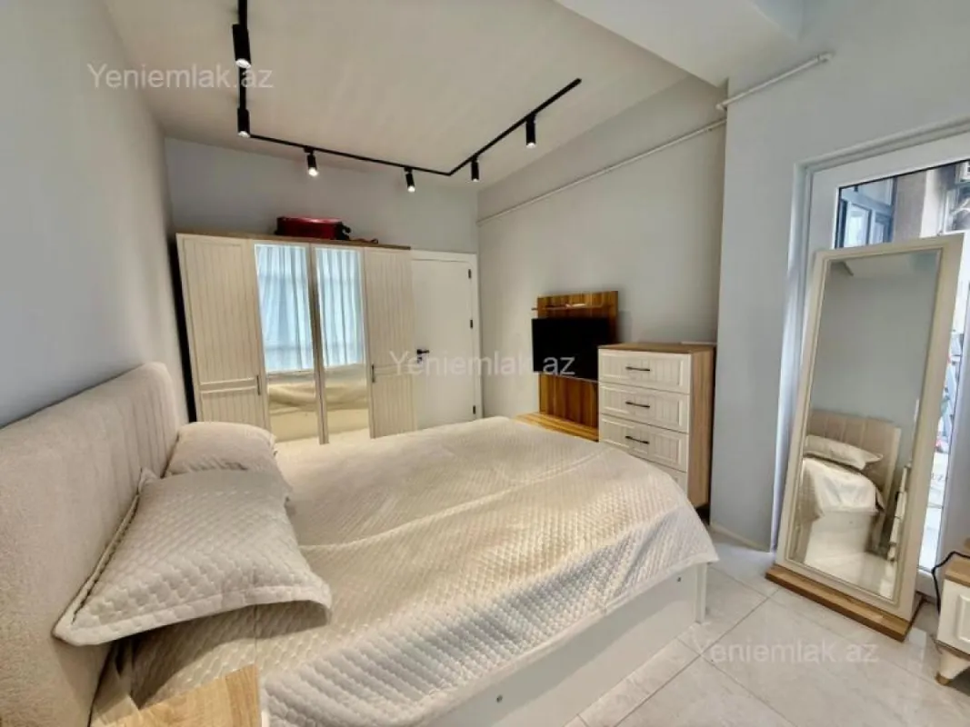 Satılır 3 otaqlı yeni tikili 80 m²