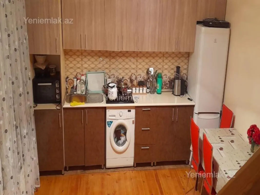 Satılır 4 otaqlı həyət evi 130 m²