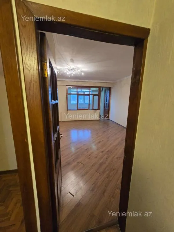 Satılır 4 otaqlı köhnə tikili 110 m²