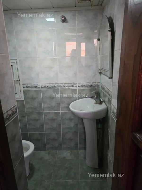 Satılır 4 otaqlı köhnə tikili 110 m²