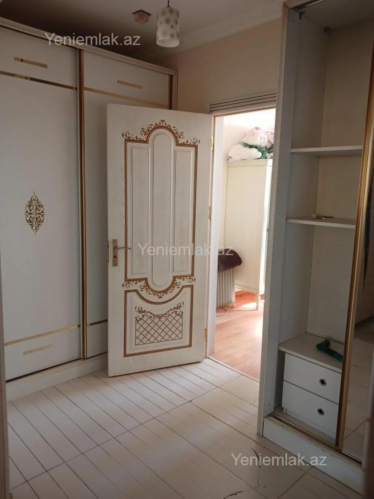 Satılır 2 otaqlı köhnə tikili 55 m²