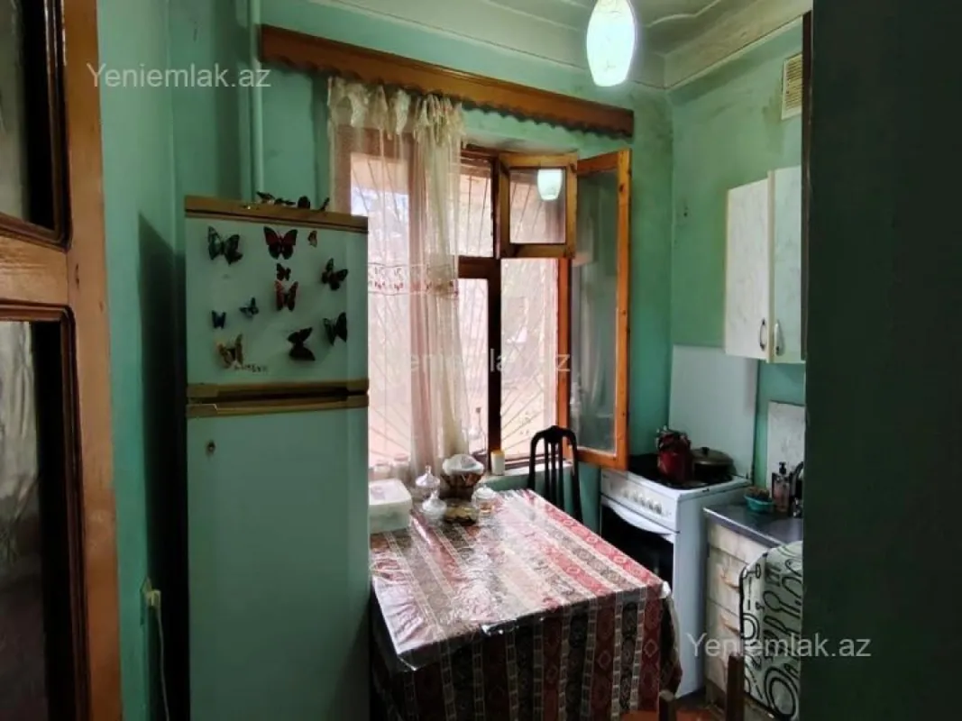 Satılır 2 otaqlı köhnə tikili 70 m²