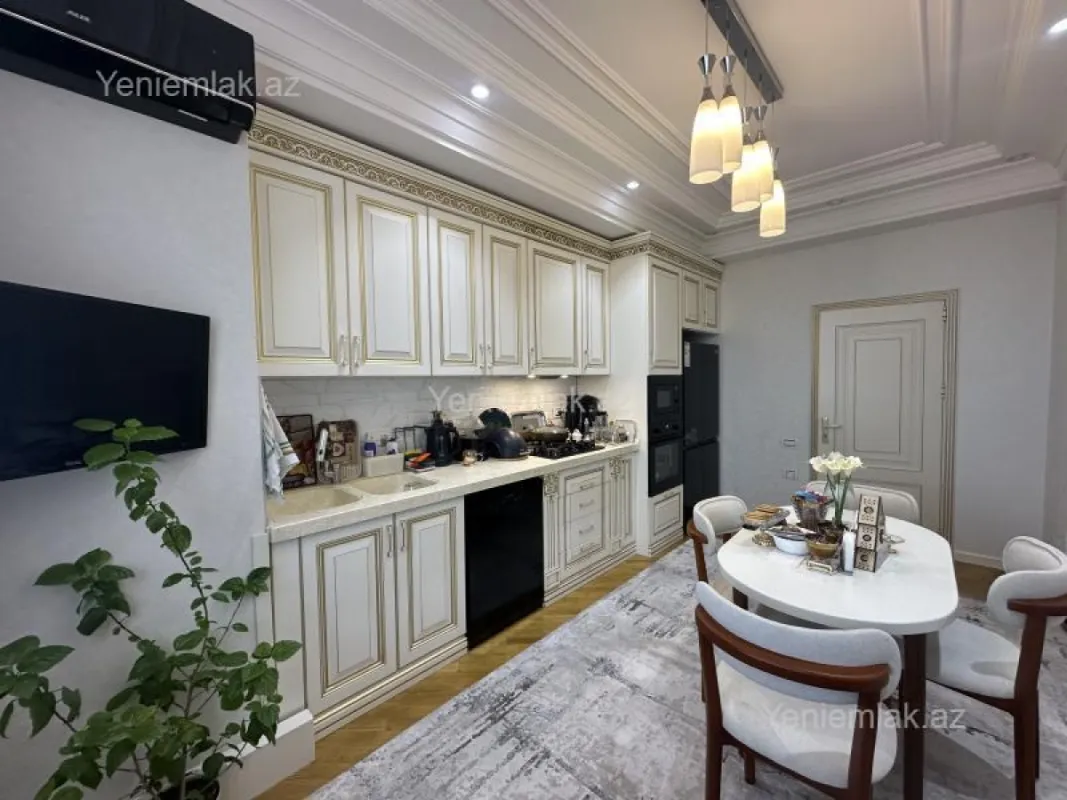 Satılır 3 otaqlı yeni tikili 140 m²