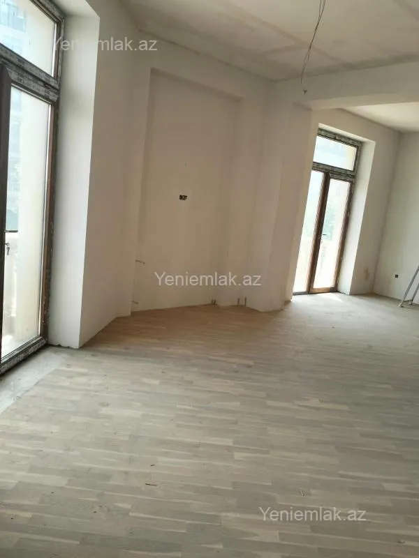 Satılır 3 otaqlı yeni tikili 130 m²