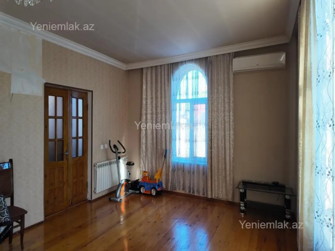 Satılır 6 otaqlı həyət evi 400 m²