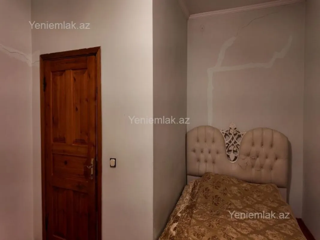 Satılır 6 otaqlı həyət evi 400 m²