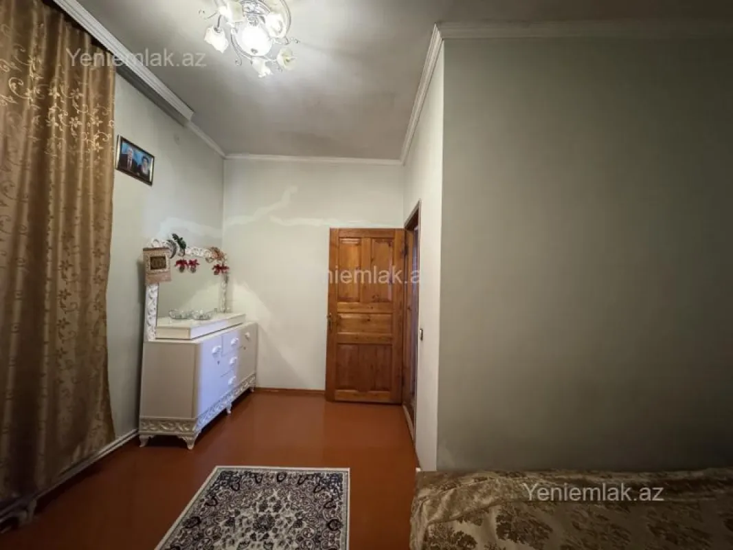 Satılır 6 otaqlı həyət evi 400 m²