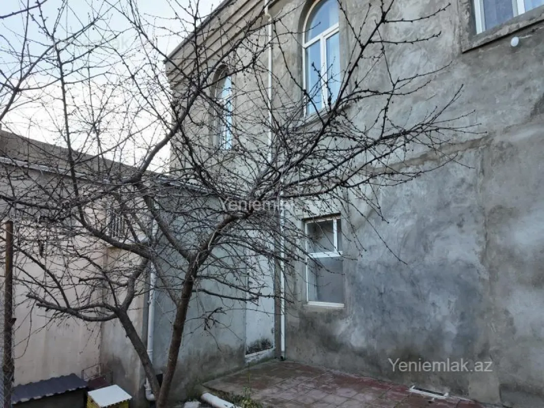 Satılır 6 otaqlı həyət evi 400 m²
