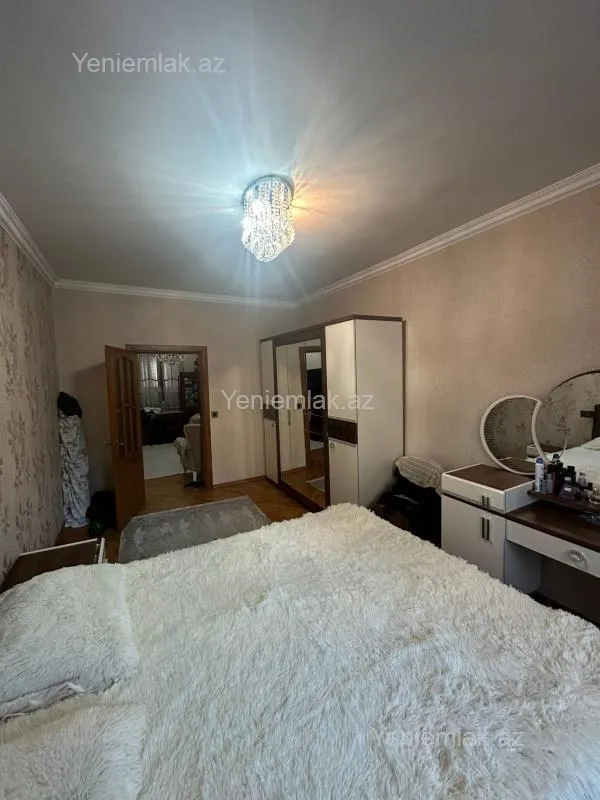 Satılır 2 otaqlı köhnə tikili 60 m²
