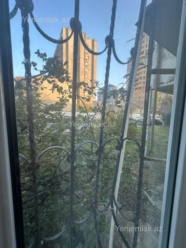 Satılır 2 otaqlı köhnə tikili 60 m²