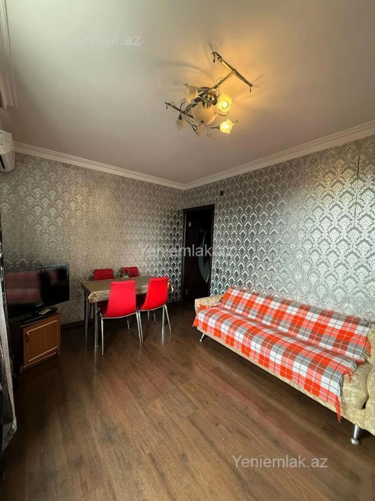 Satılır 2 otaqlı köhnə tikili 60 m²