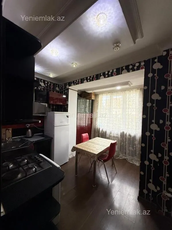 Satılır 2 otaqlı köhnə tikili 60 m²