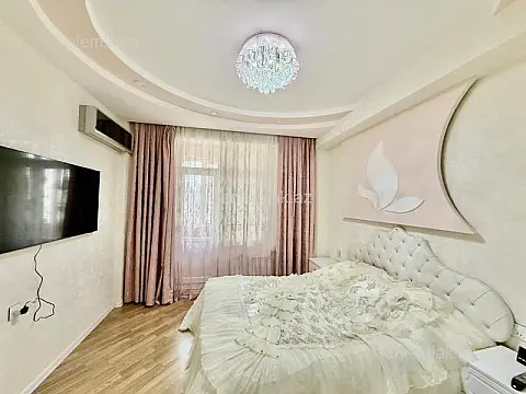 Satılır 4 otaqlı yeni tikili 155 m²