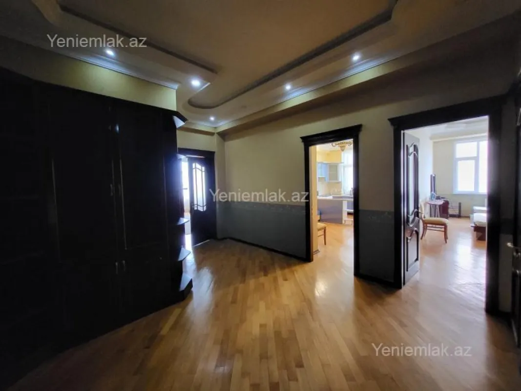 Satılır 2 otaqlı yeni tikili 135 m²