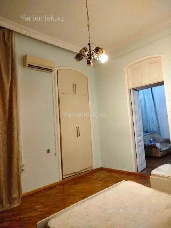 Satılır 2 otaqlı köhnə tikili 60 m²