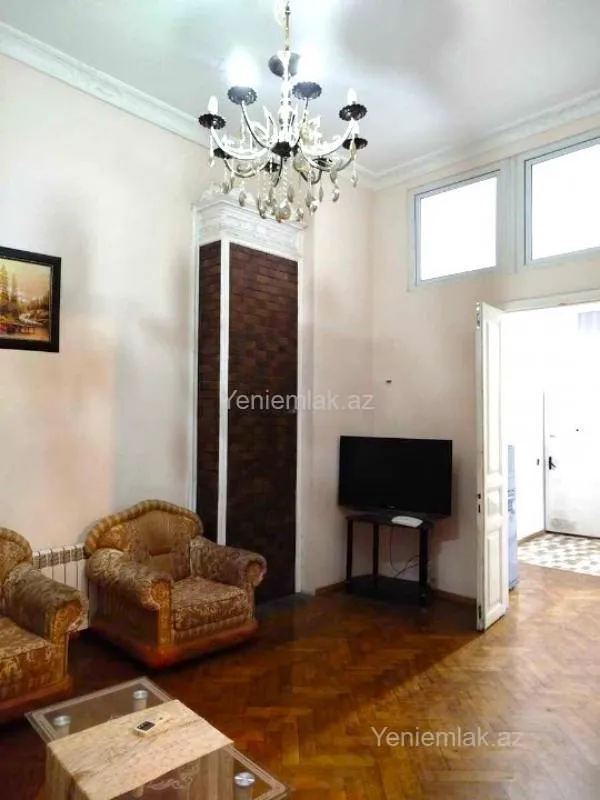 Satılır 2 otaqlı köhnə tikili 60 m²