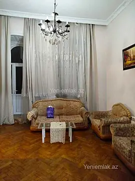 Satılır 2 otaqlı köhnə tikili 60 m²