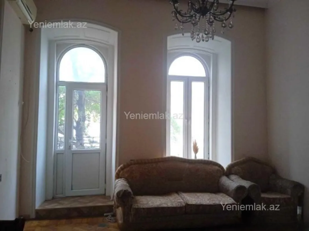 Satılır 2 otaqlı köhnə tikili 60 m²