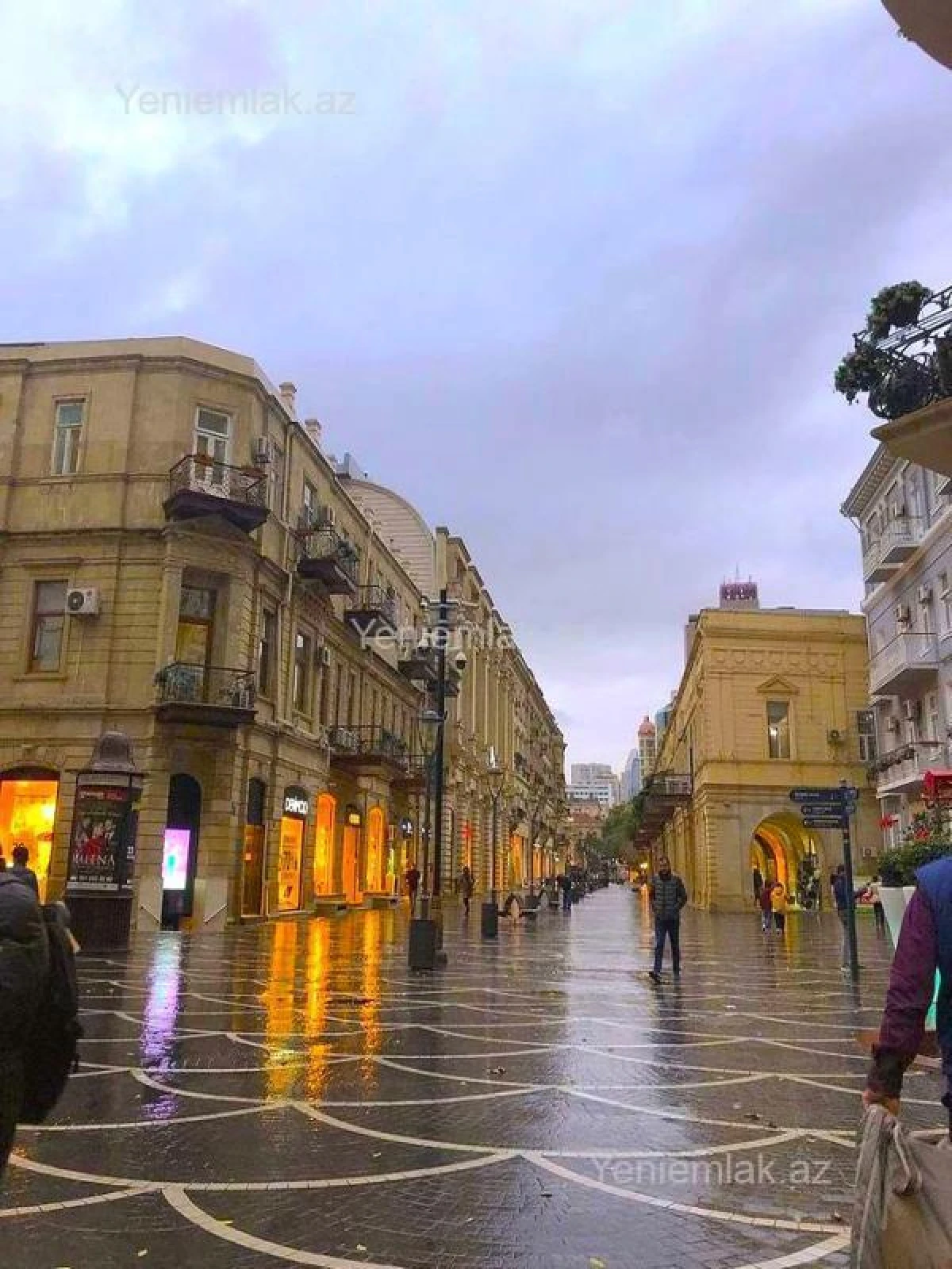 Satılır 2 otaqlı köhnə tikili 60 m²