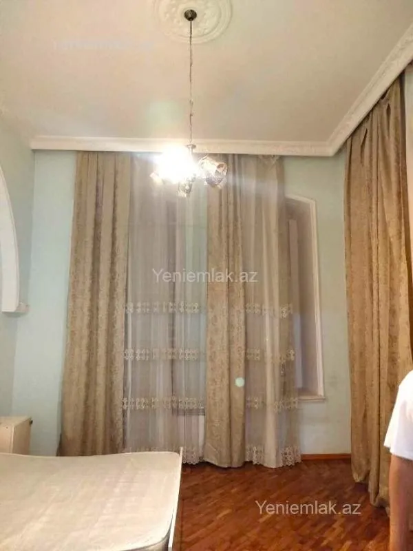 Satılır 2 otaqlı köhnə tikili 60 m²