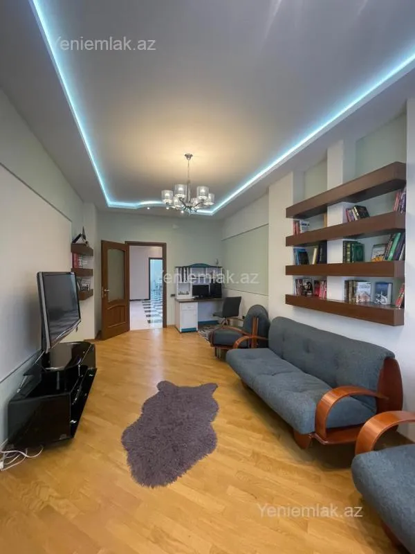 Satılır 3 otaqlı yeni tikili 160 m²