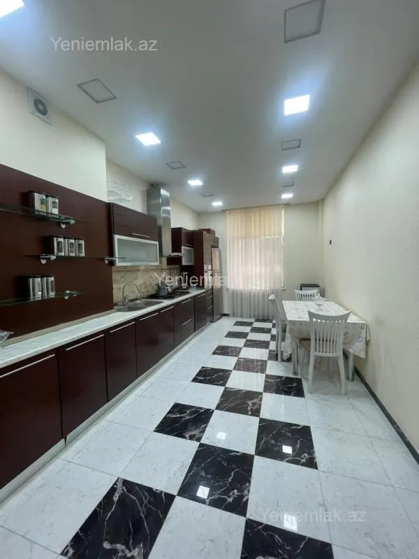 Satılır 3 otaqlı yeni tikili 160 m²