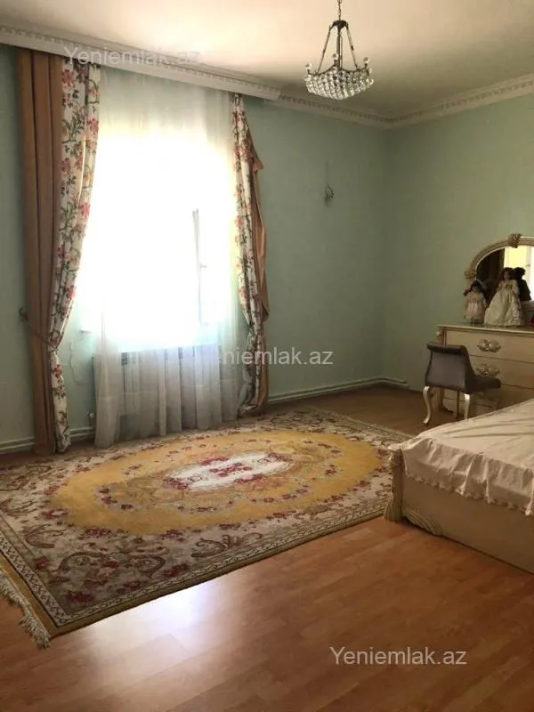 Satılır 7 otaqlı həyət evi 1150 m²