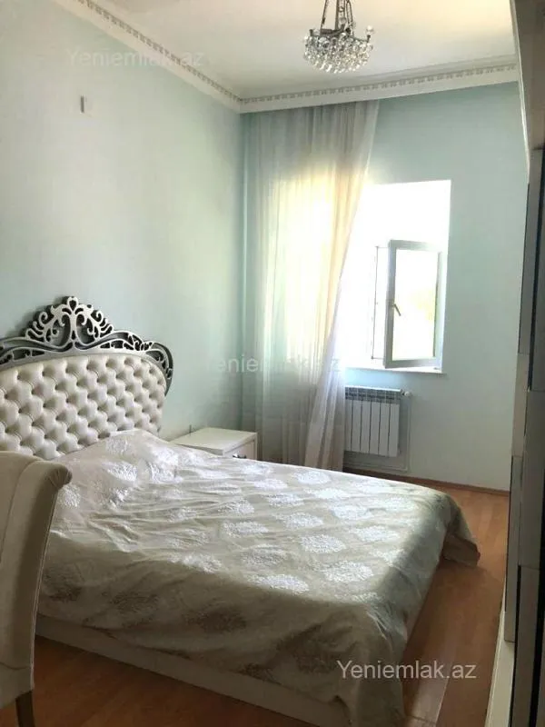 Satılır 7 otaqlı həyət evi 1150 m²