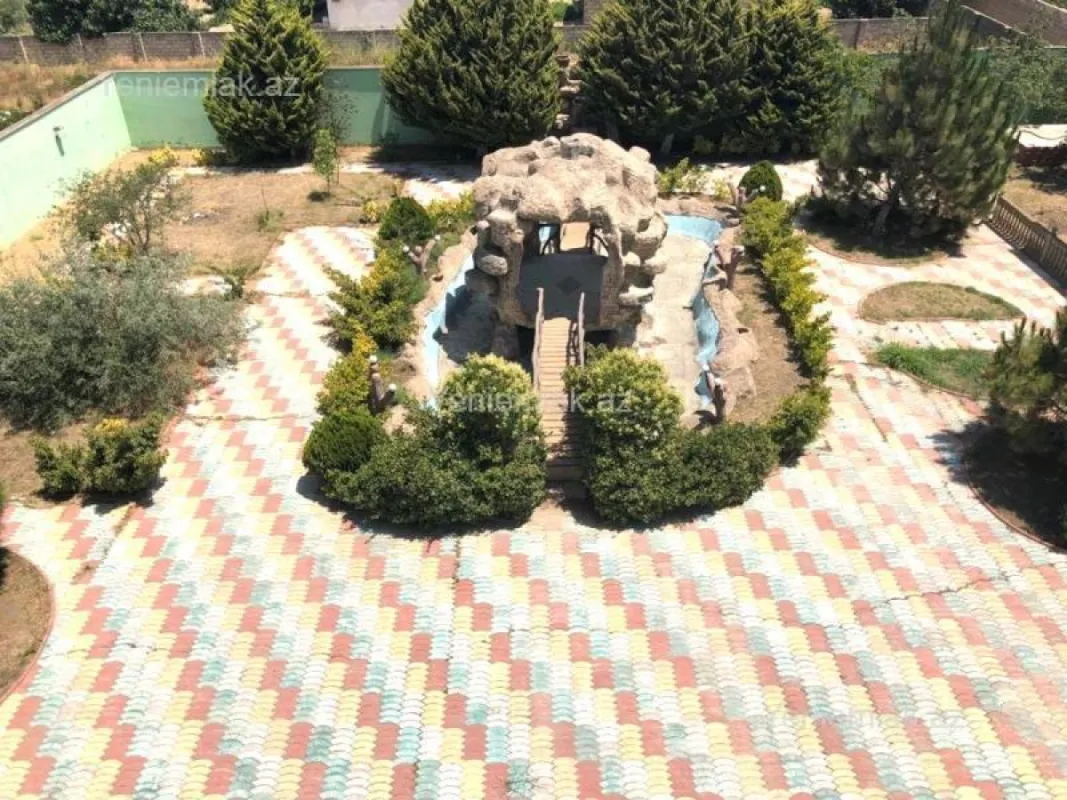 Satılır 7 otaqlı həyət evi 1150 m²