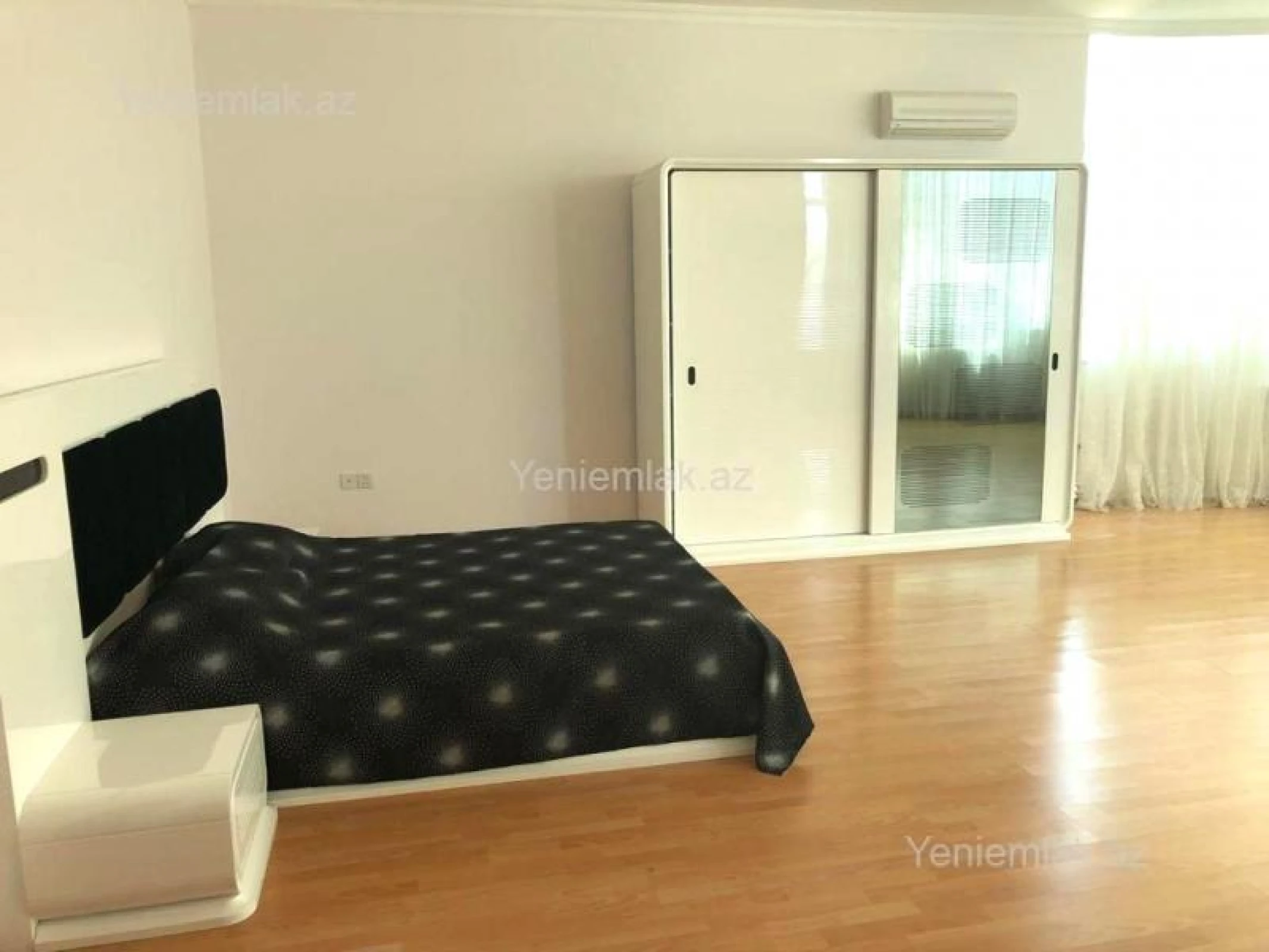 Satılır 7 otaqlı həyət evi 1150 m²
