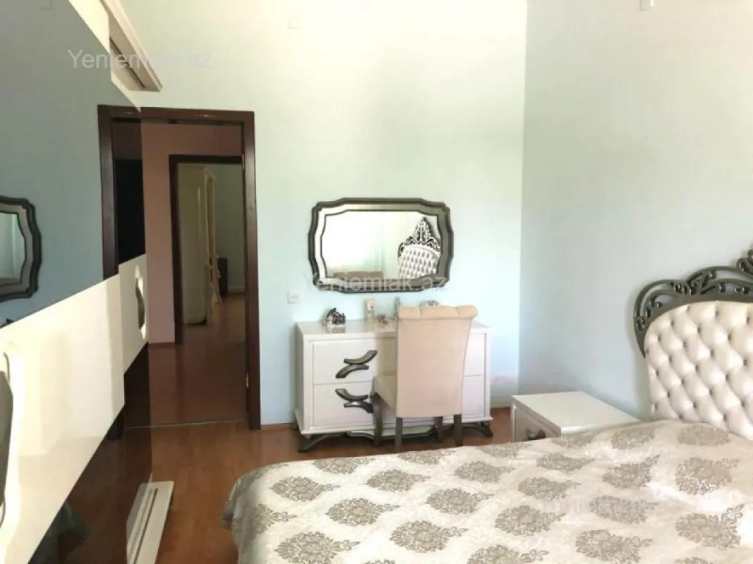 Satılır 7 otaqlı həyət evi 1150 m²