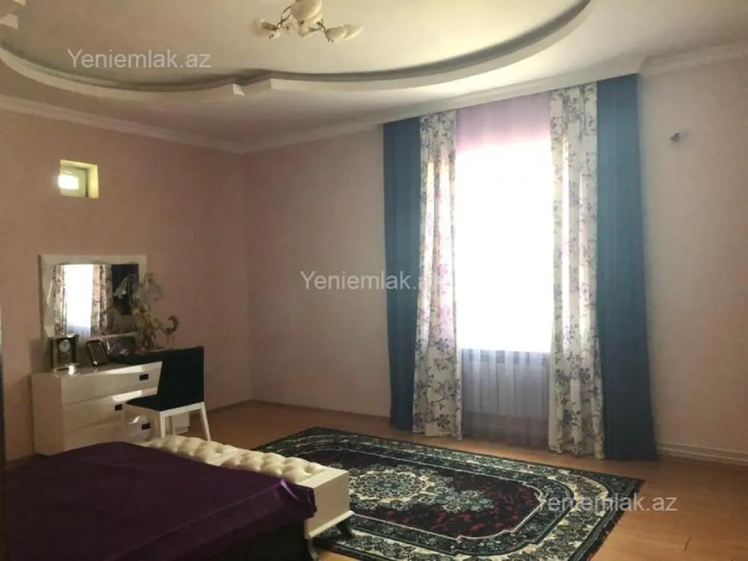 Satılır 7 otaqlı həyət evi 1150 m²