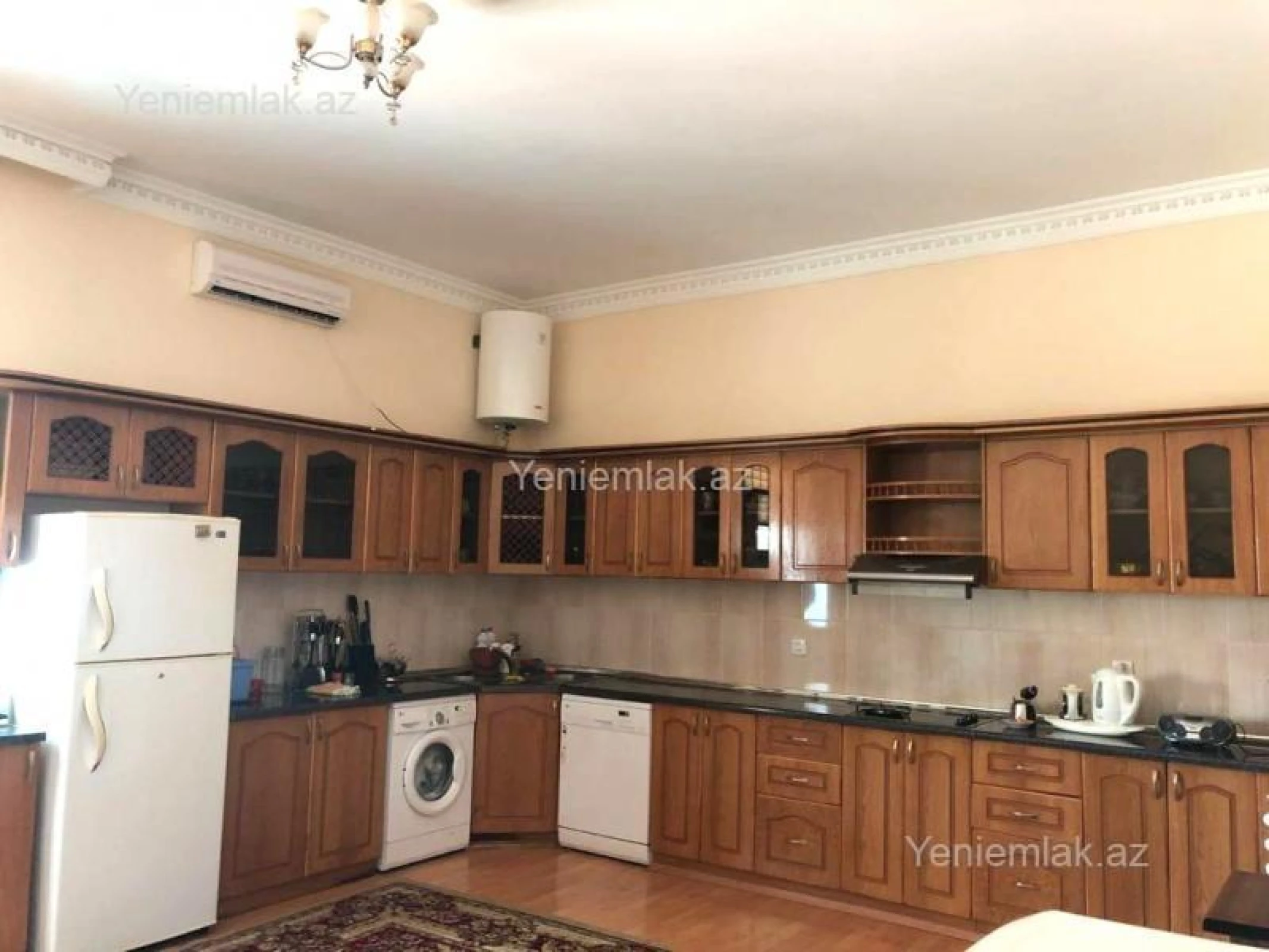 Satılır 7 otaqlı həyət evi 1150 m²