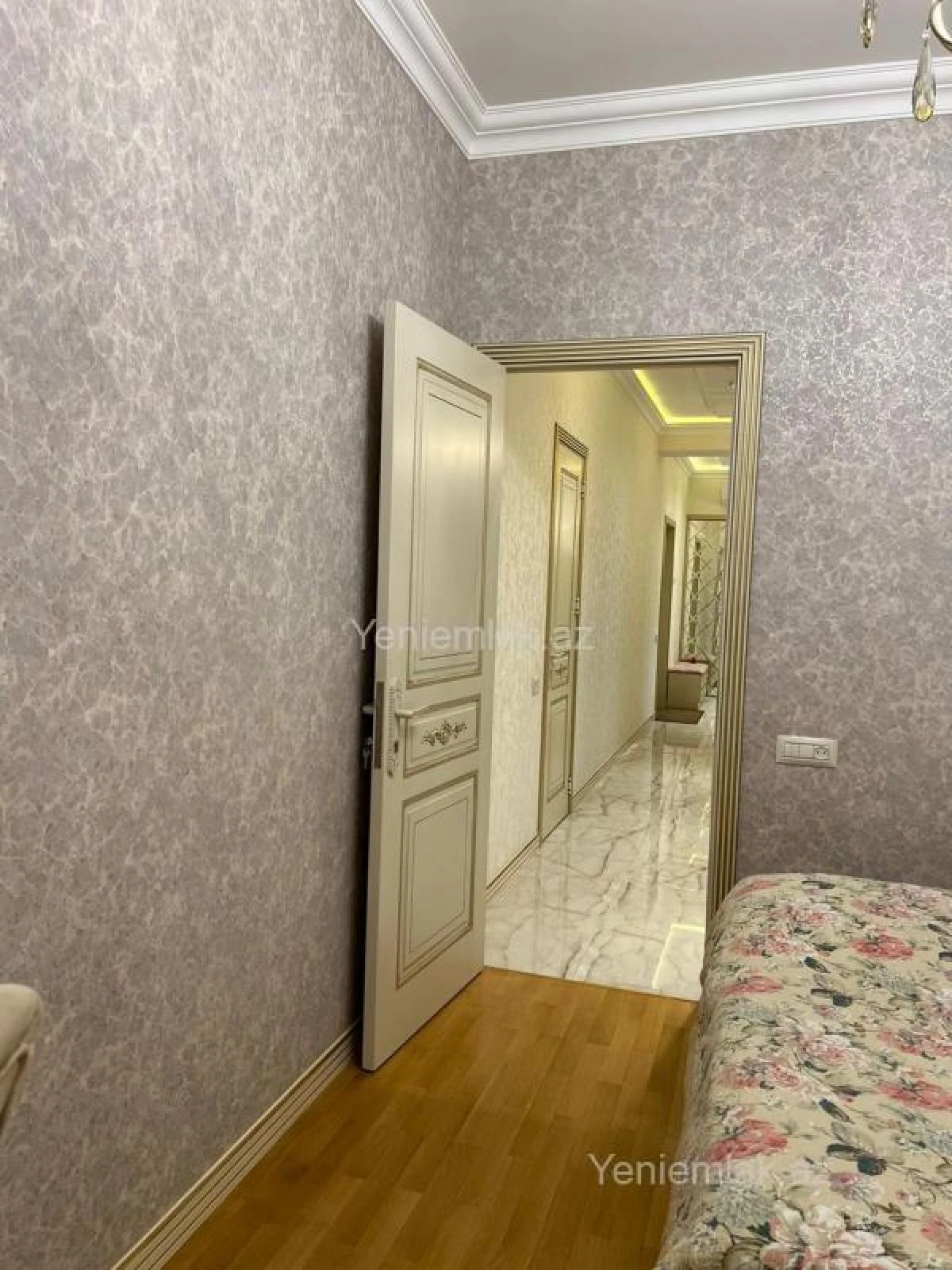 Satılır 3 otaqlı yeni tikili 135 m²