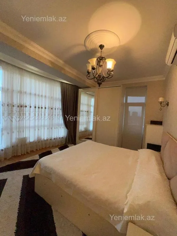 Satılır 3 otaqlı yeni tikili 135 m²