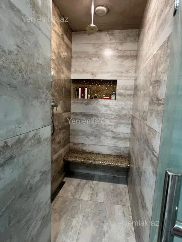 Satılır 3 otaqlı yeni tikili 135 m²