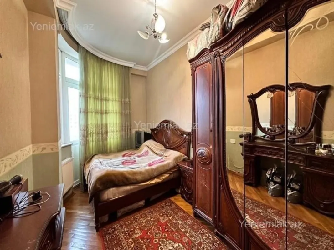 Satılır 4 otaqlı yeni tikili 156 m²