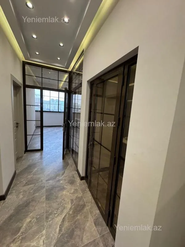 Satılır 3 otaqlı yeni tikili 135 m²