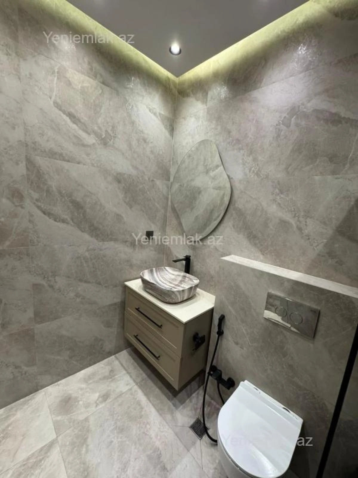 Satılır 3 otaqlı yeni tikili 135 m²