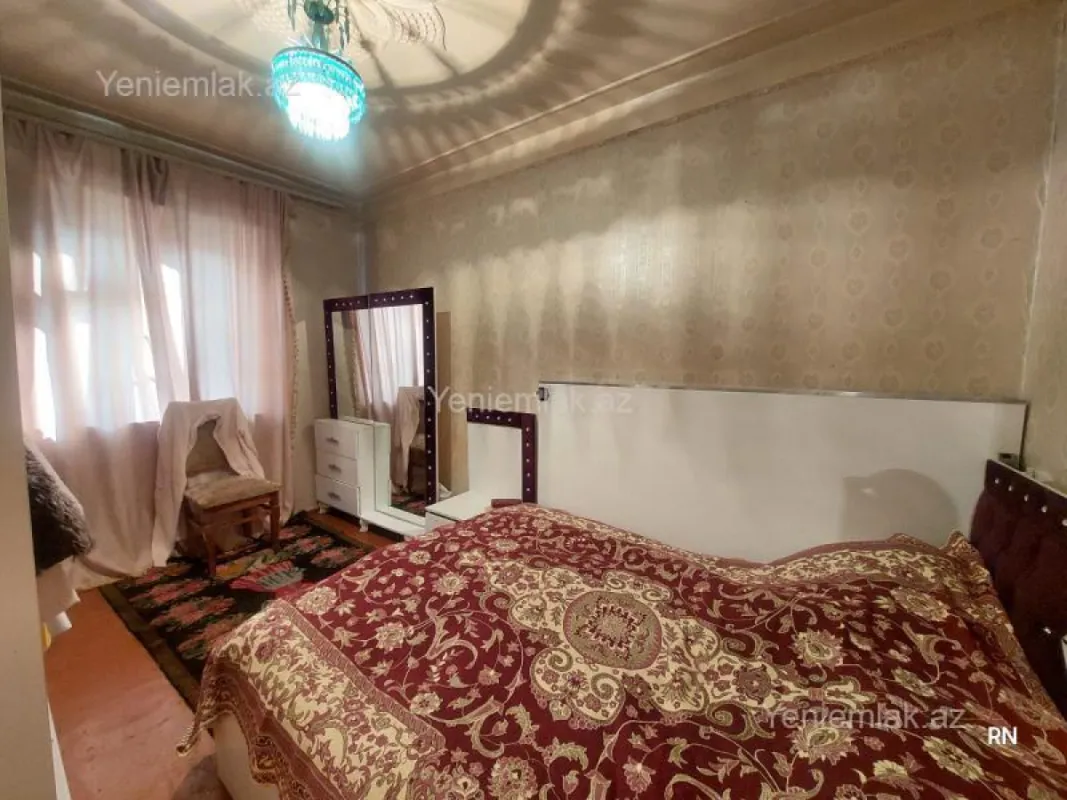 Satılır 4 otaqlı köhnə tikili 90 m²