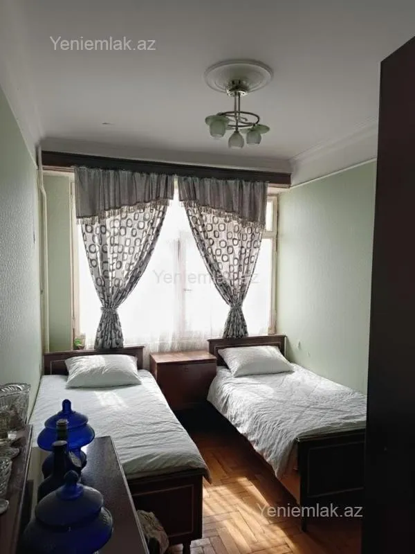 Satılır 4 otaqlı köhnə tikili 105 m²