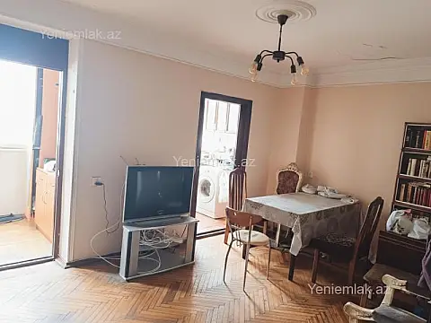 Satılır 4 otaqlı köhnə tikili 105 m²