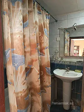 Satılır 4 otaqlı köhnə tikili 105 m²