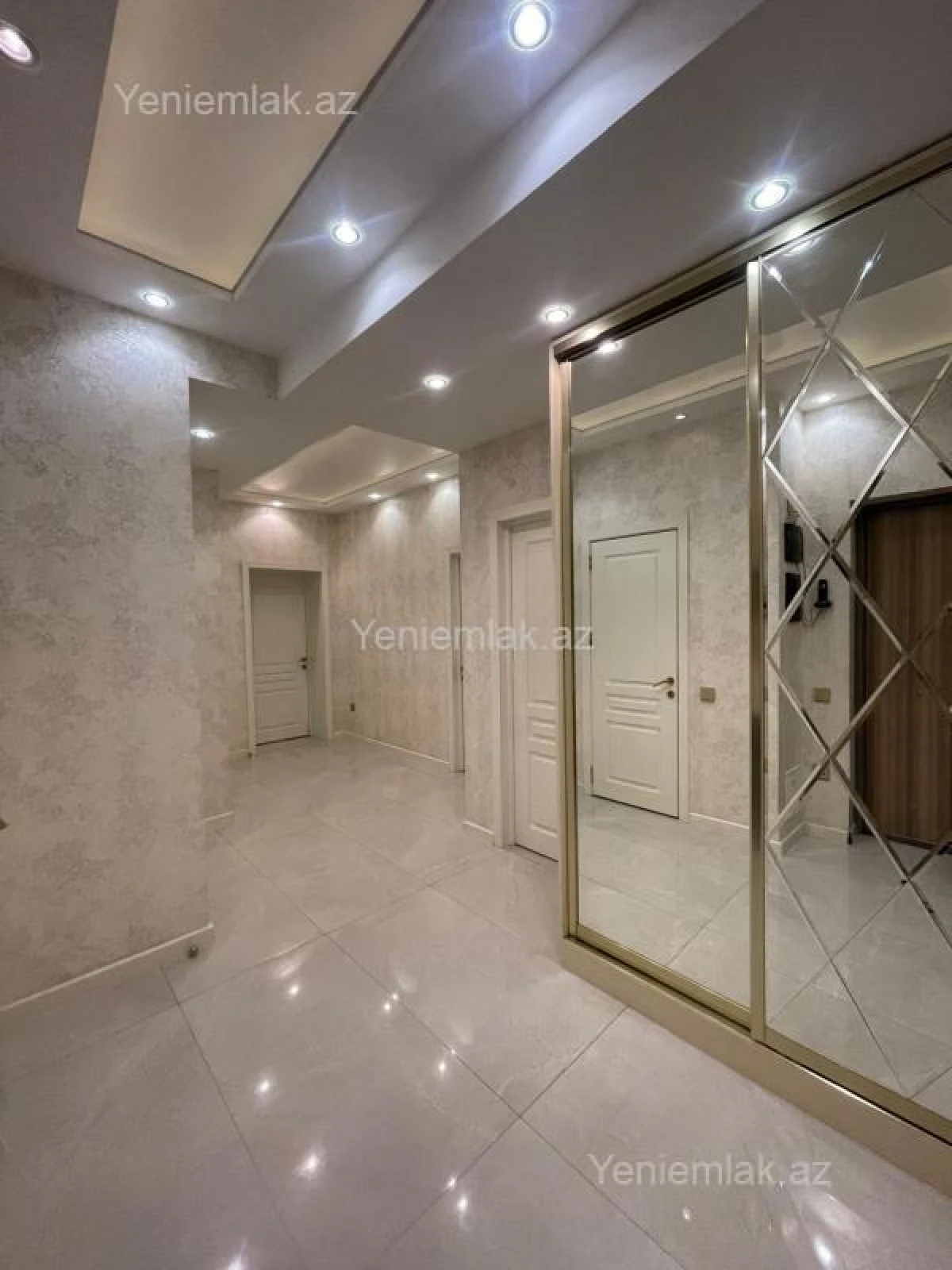 Satılır 3 otaqlı yeni tikili 90 m²