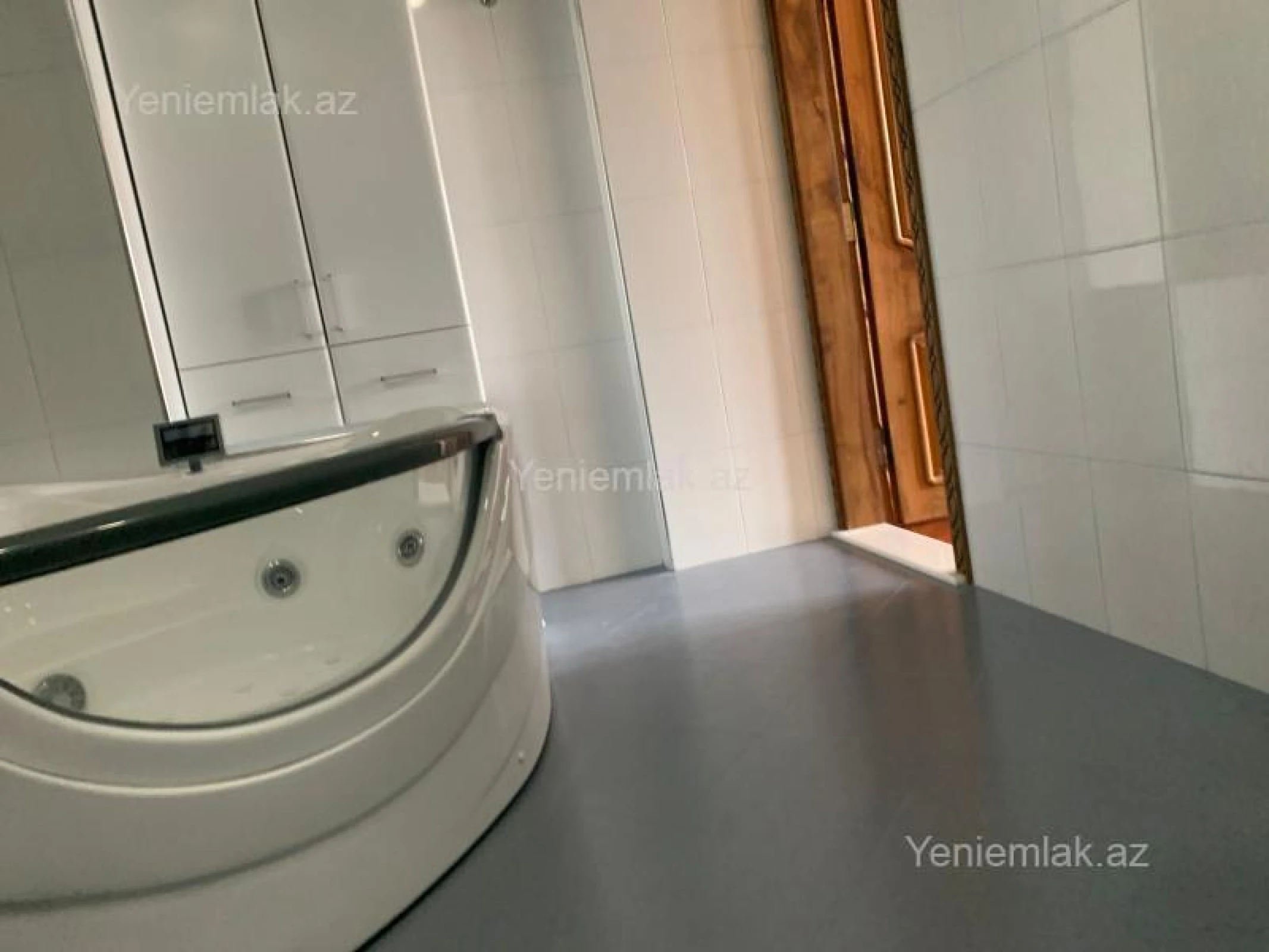 Satılır 3 otaqlı yeni tikili 131 m²
